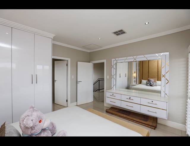 4 BEDROOM DUPLEX FOR SALE IN IZINGA ESTATE